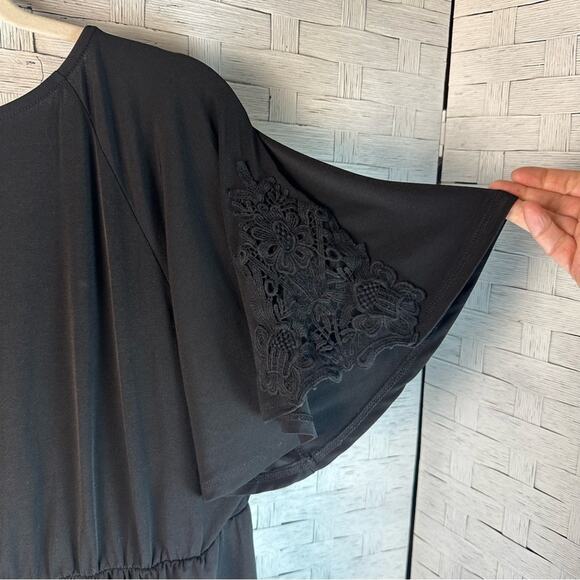 Torrid Black short flutter sleeve with least detail, empire black plus size - Picture 3 of 10